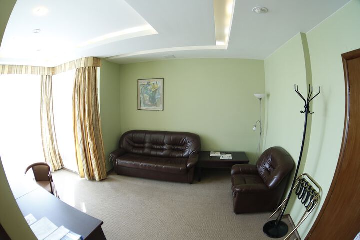 Room 28 of 74