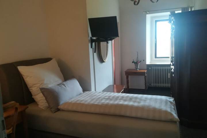 Room 4 of 45