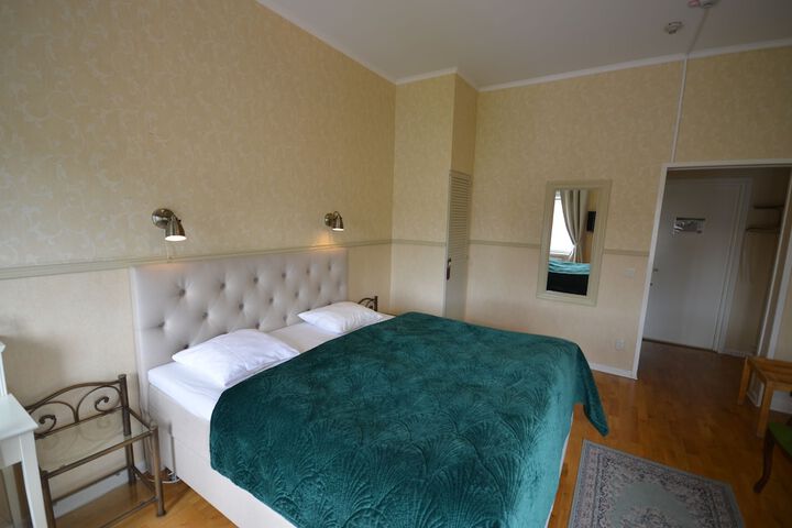 Room 33 of 57