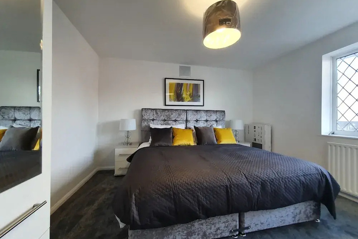 Room 5 of 14