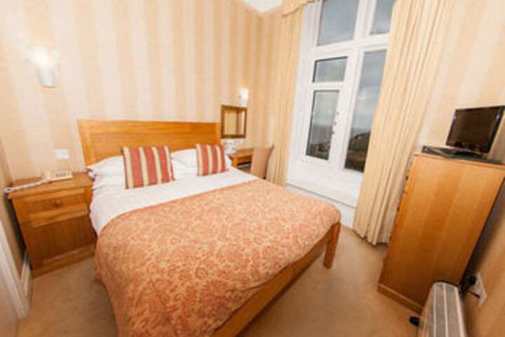 Room 33 of 87