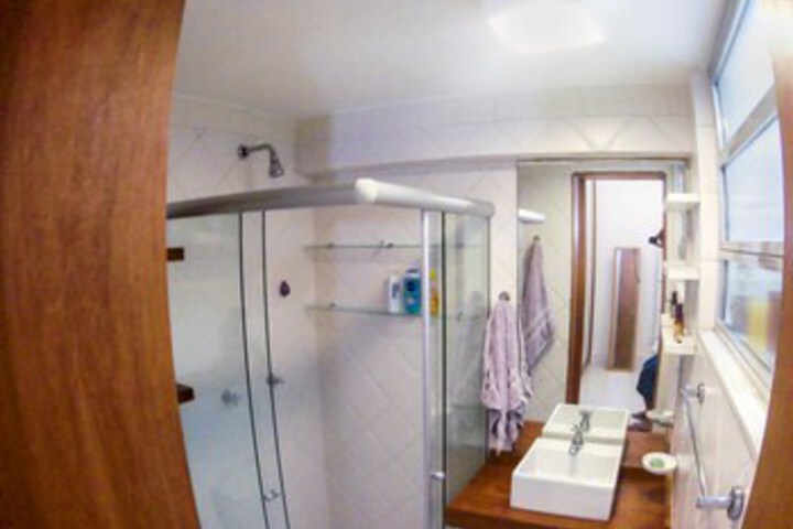 Room 3 of 40