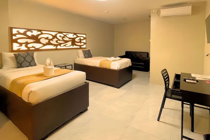Room 10 of 26