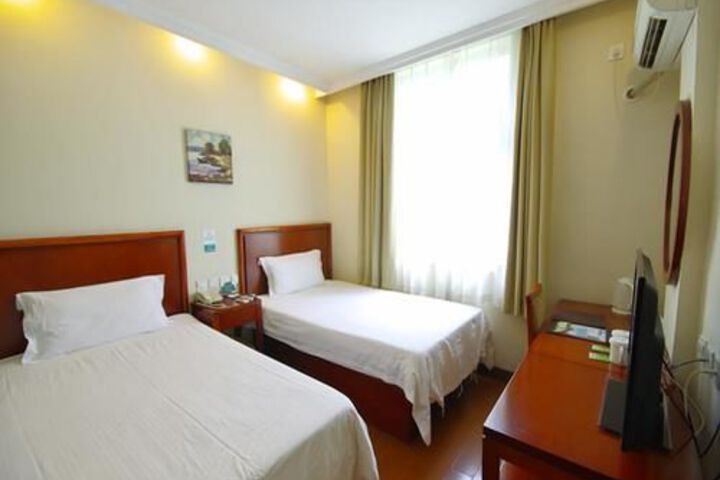 Room 13 of 23