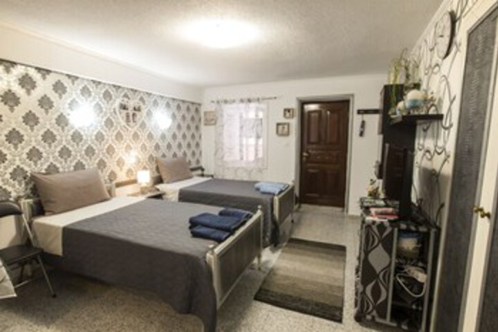 Room 10 of 14