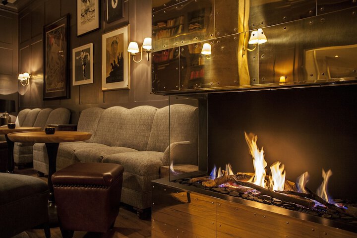 Lounge 54 of 71