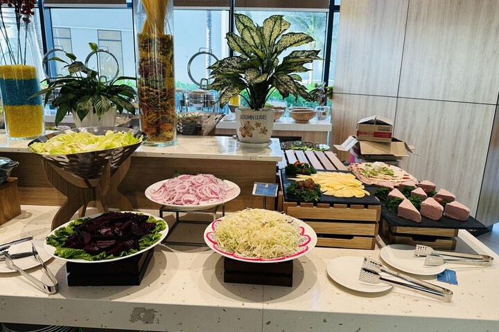 Dining 40 of 71