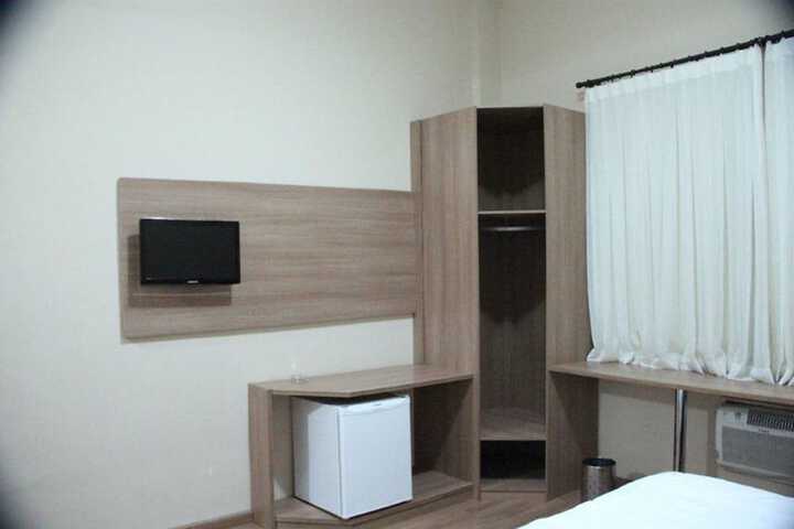 Room 9 of 36