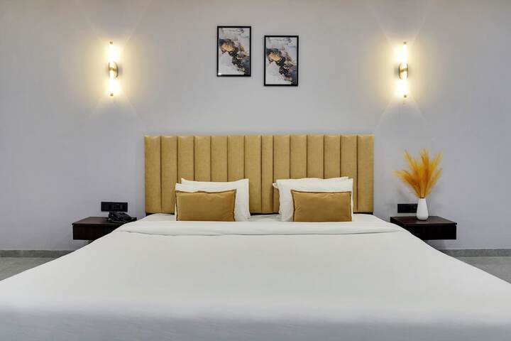 Room 12 of 28