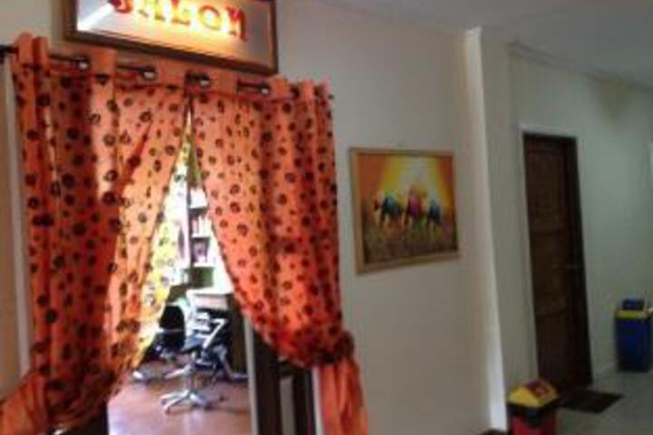 Adviannes Cafe Hotel and Restaurant