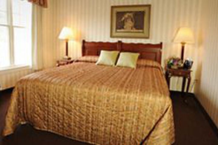 Room 9 of 25