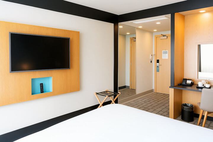 Room 4 of 38