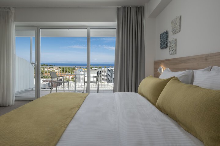 Room 46 of 221