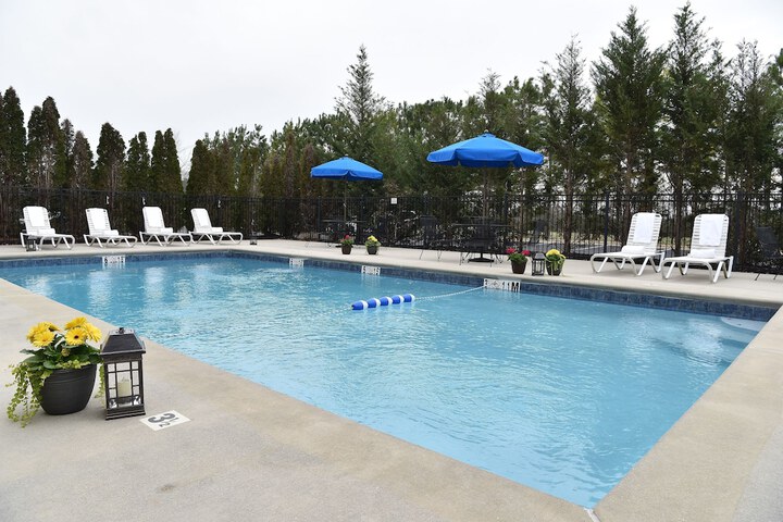 Pool 17 of 24
