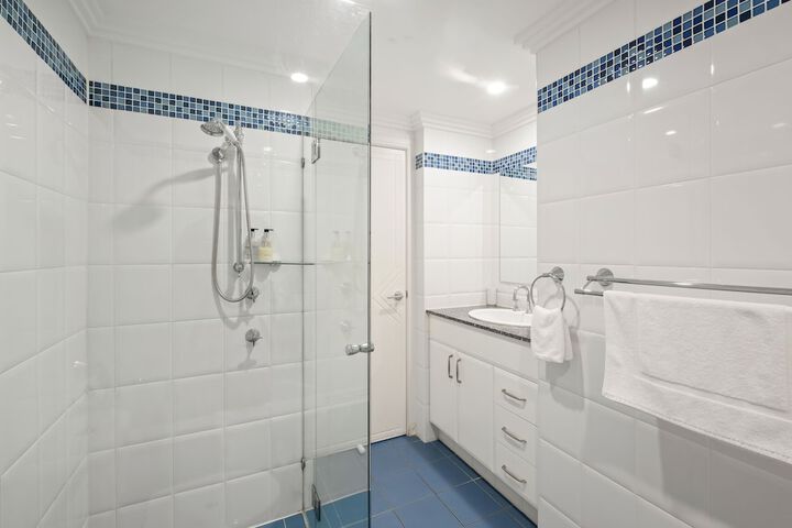 Room 12 of 26