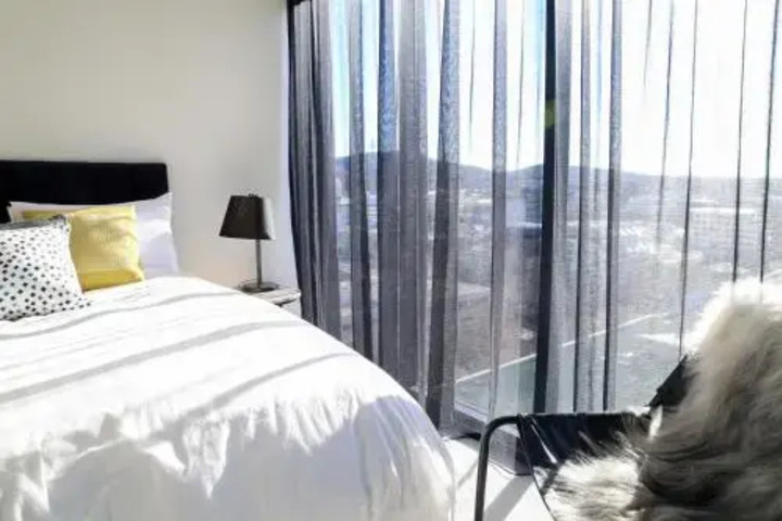 Room 4 of 9