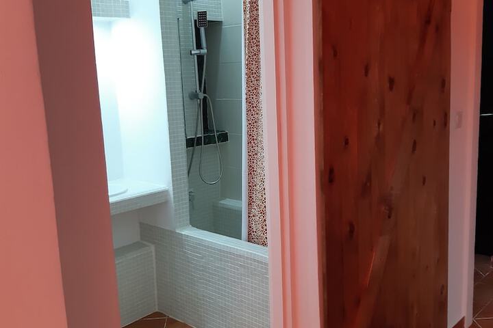 Room 28 of 31