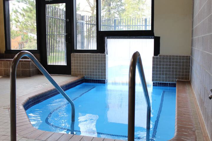 Indoor spa tub