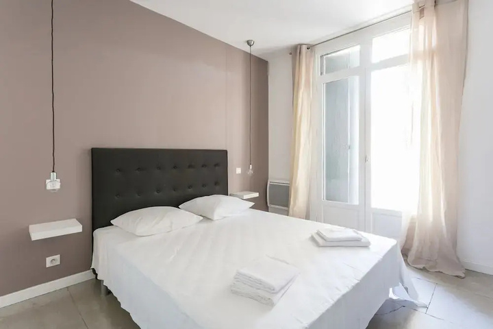 Room 4 of 11
