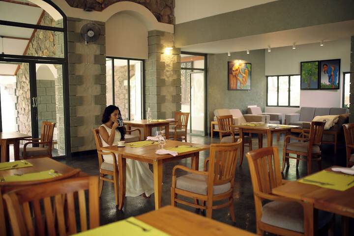 Dining 23 of 36