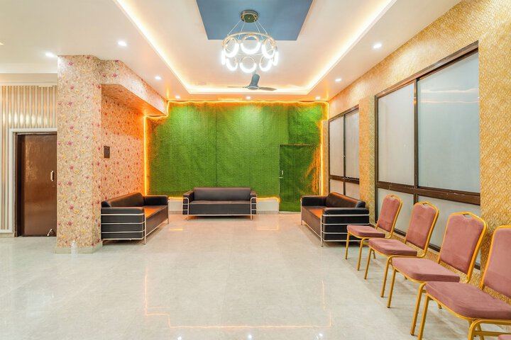 Ballroom/Hall 37 of 46