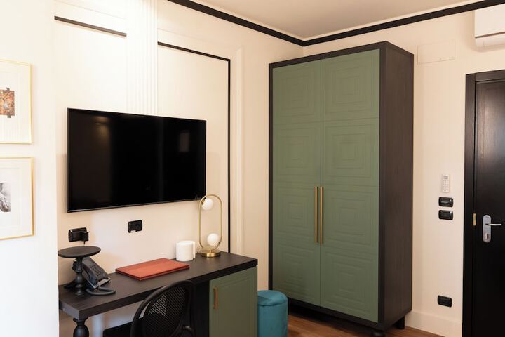 Room 31 of 103