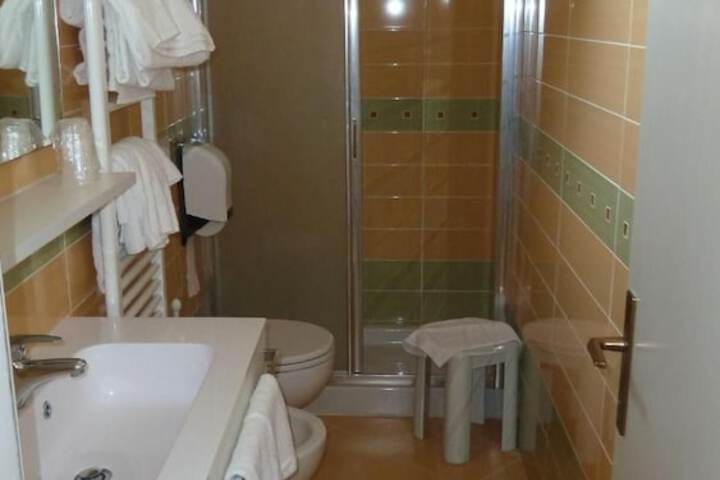 Room 10 of 34