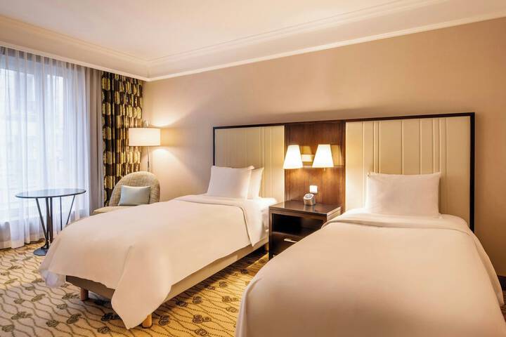 Room 34 of 160