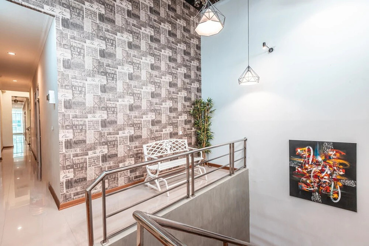 Room 9 of 13