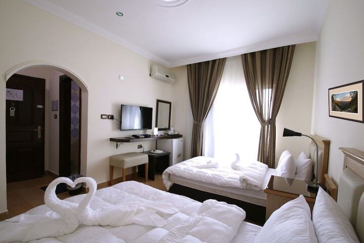 Room 28 of 48