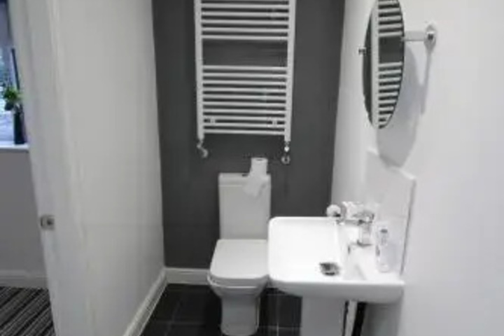 Room 8 of 11