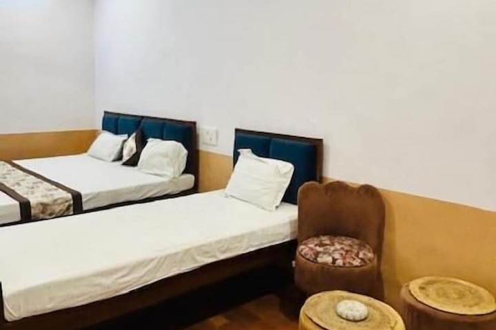 Room 4 of 32