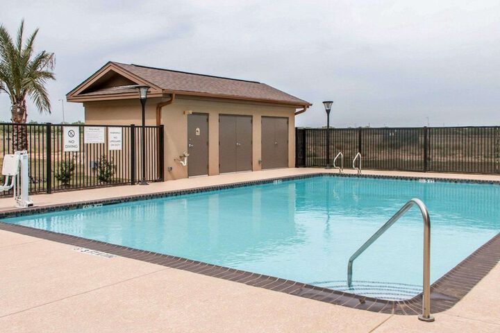 Pool Hotel