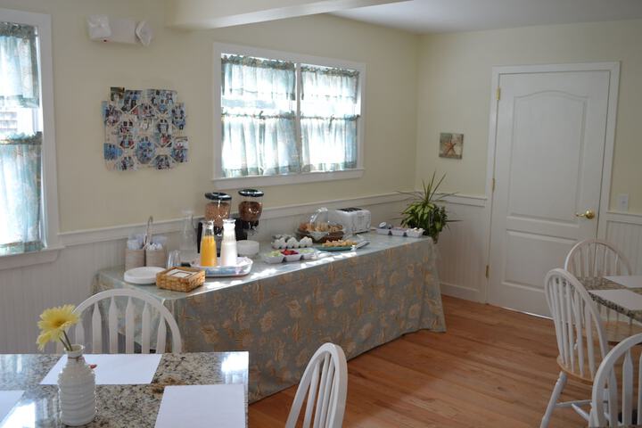 Breakfast/Coffee Service 60 of 101
