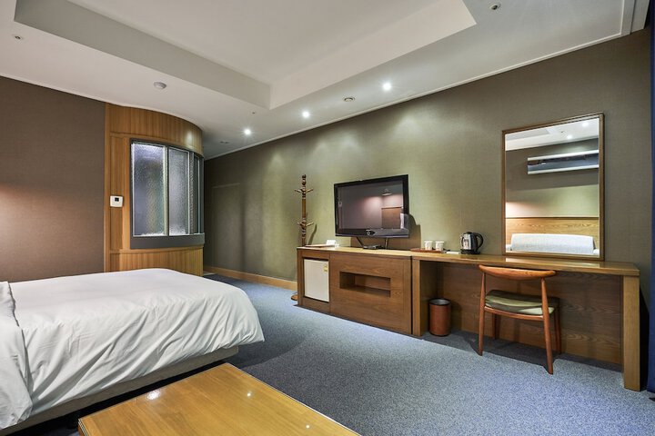 Room 9 of 51