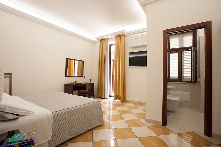 Room 16 of 35