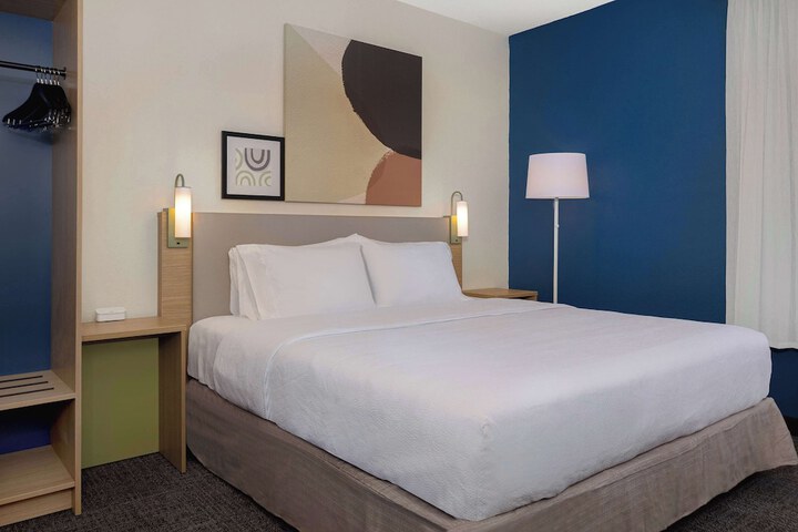 1 King Bed (16 of 18)