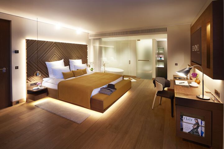 Room 17 of 104