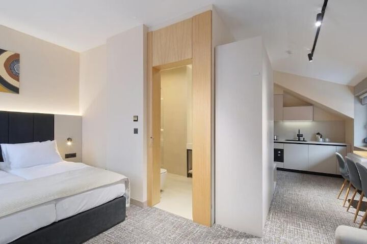 Room 41 of 80