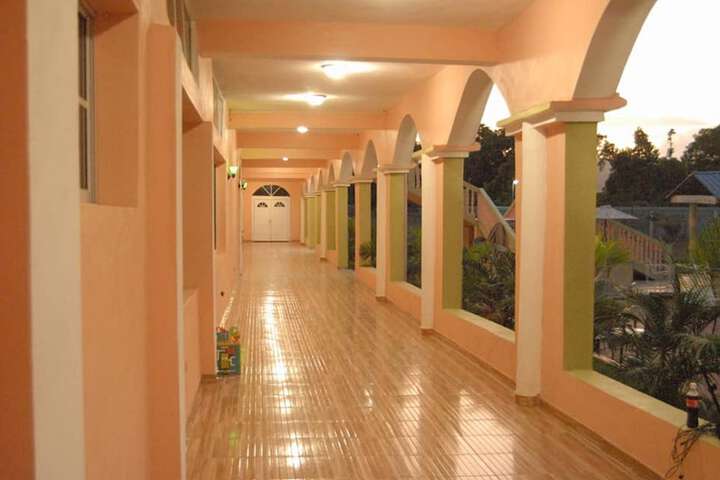 Ballroom/Hall 18 of 19