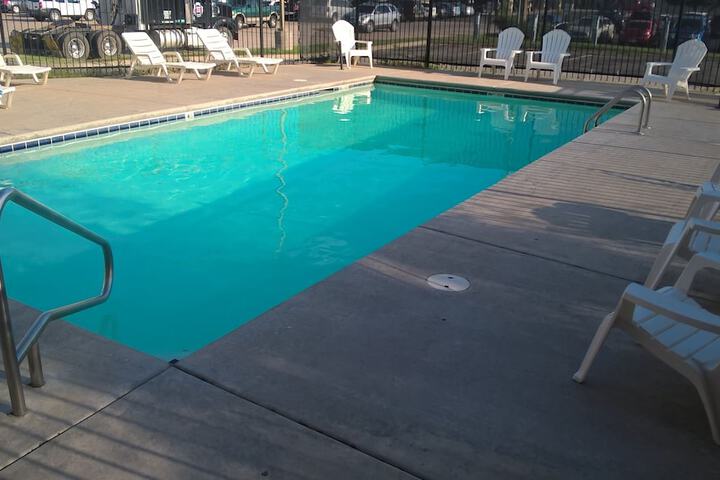 Pool Hotel
