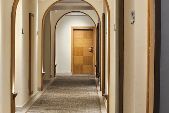 Ballroom/Hall 20 of 27