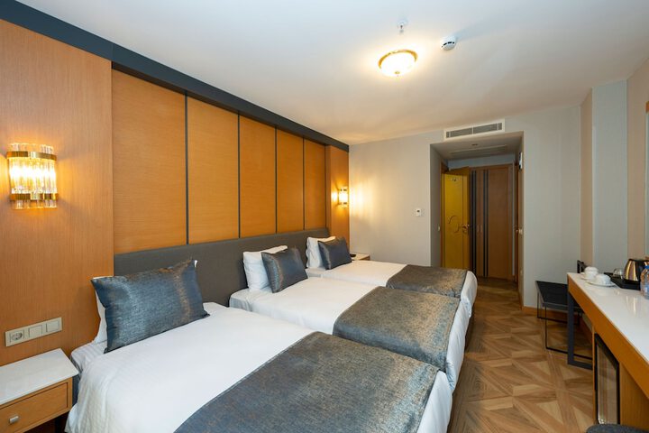 Room 76 of 144