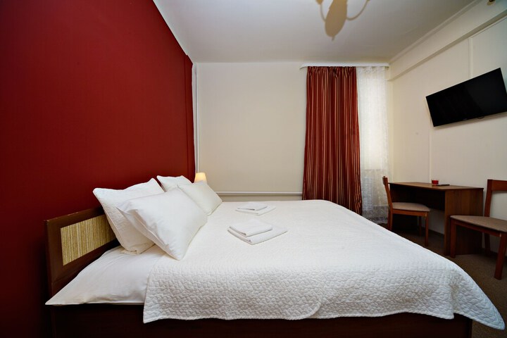 Room 27 of 48