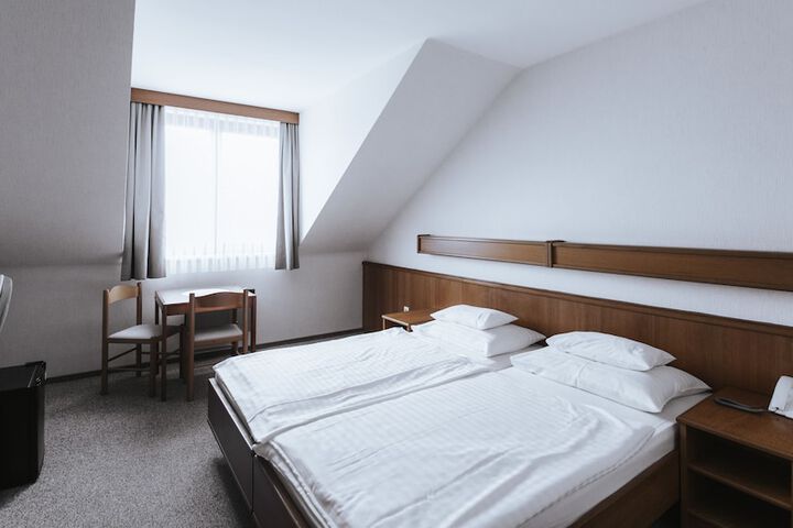 Room 5 of 31