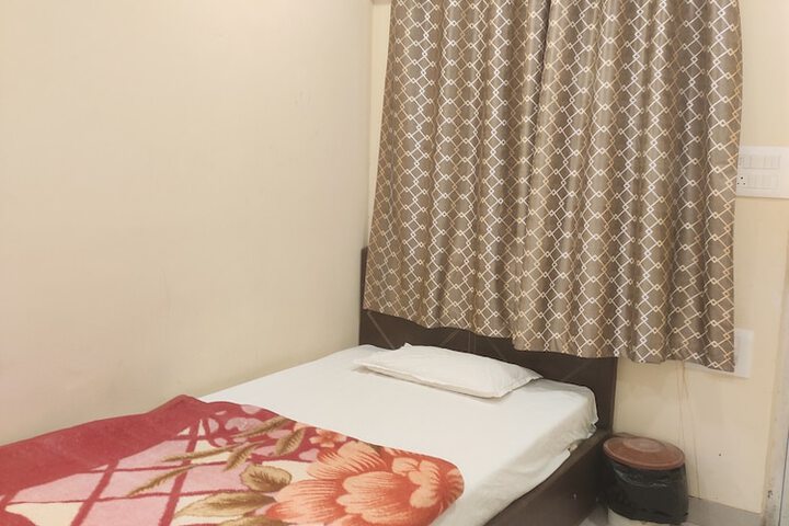 Room 4 of 10