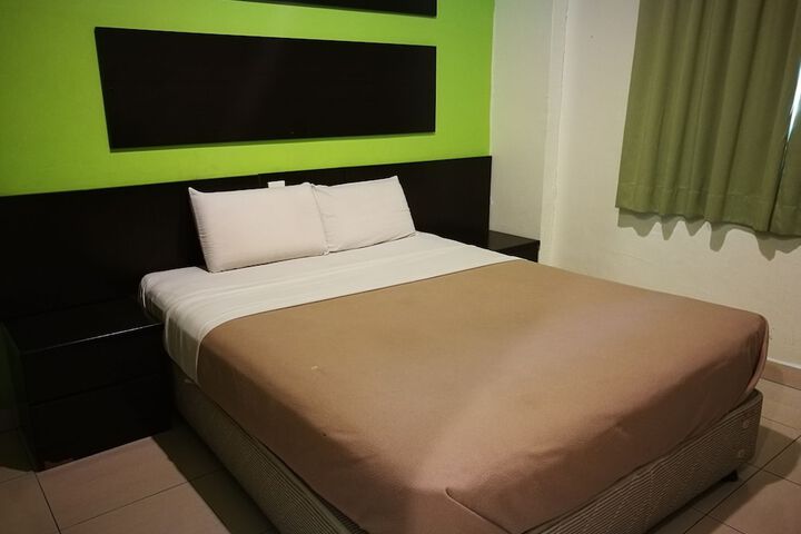 Room 3 of 10