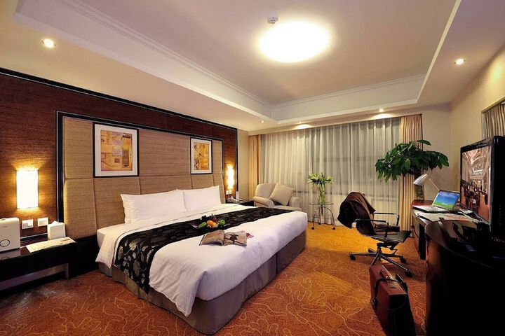 Room 10 of 42
