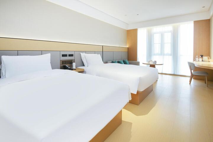 Room 6 of 18
