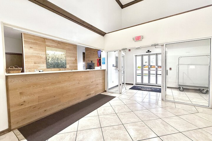 Hotel Interior 4 of 43